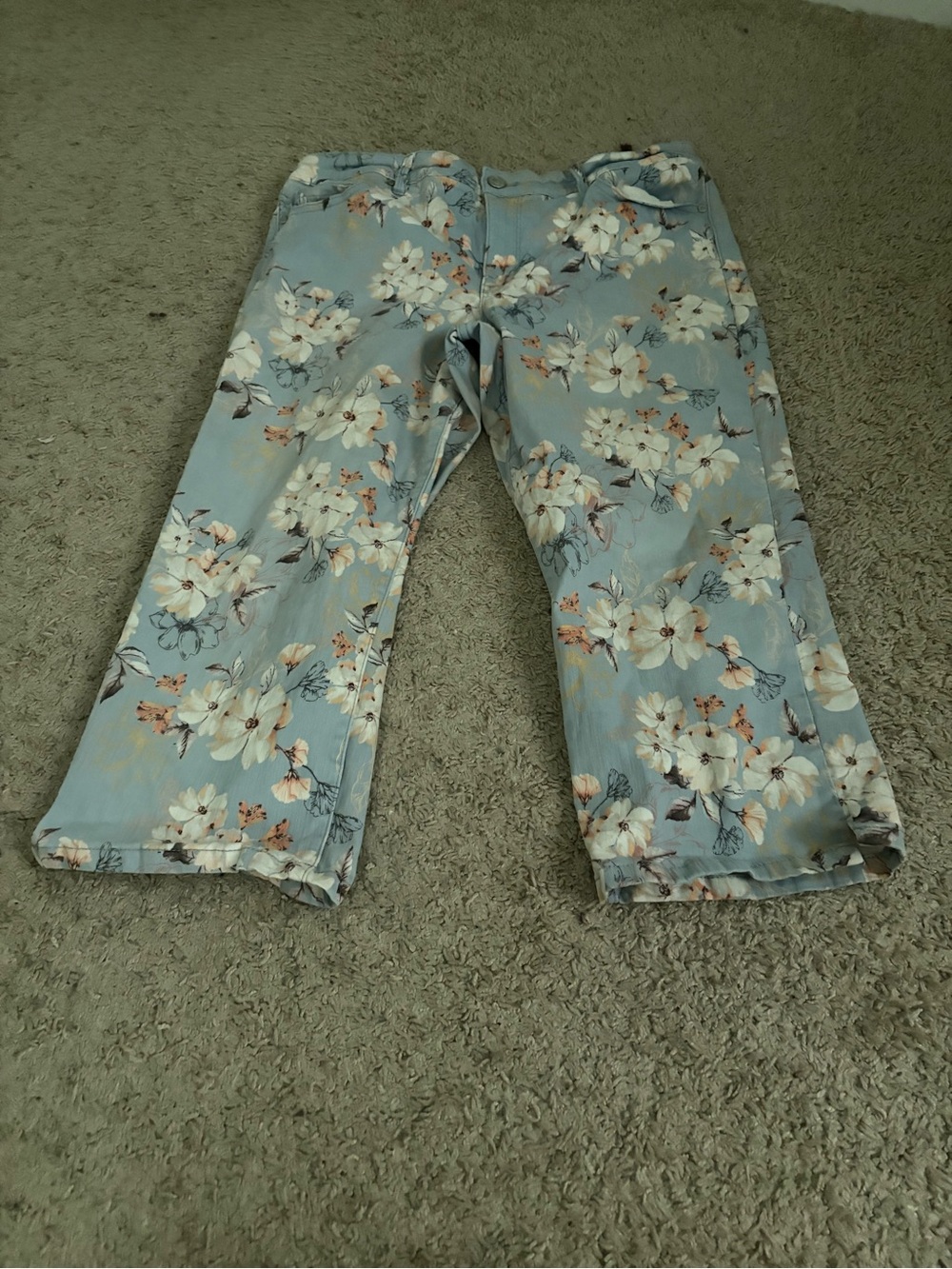 Light Blue Floral Women’s capri jeans